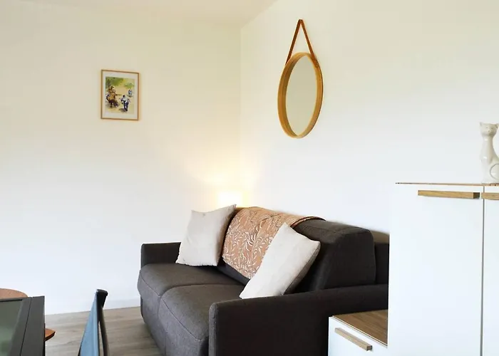 Renove 2021 Avec Balcon Et Garage, Proche Golf, 3 Pieces, 6 Couchages, Le Lavandou. - Fr-1-251-425 *