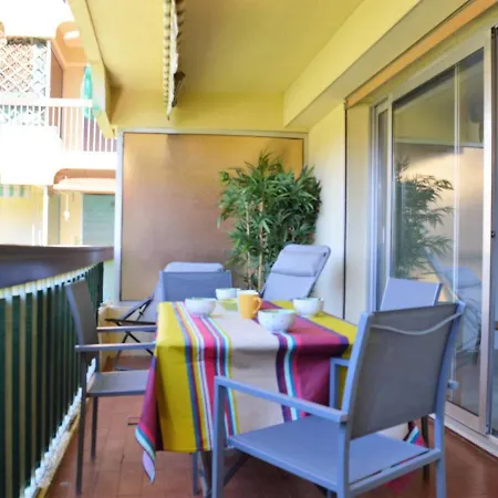 Rénové 2021 Avec Balcon Et Garage, Proche Golf, 3 Pièces, 6 Couchages, Le Lavandou. - Fr-1-251-425 Le Lavandou