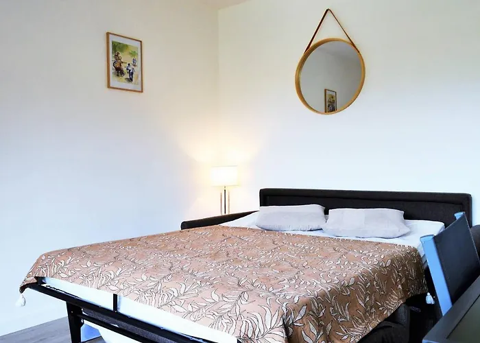 Renove 2021 Avec Balcon Et Garage, Proche Golf, 3 Pieces, 6 Couchages, Le Lavandou. - Fr-1-251-425 *