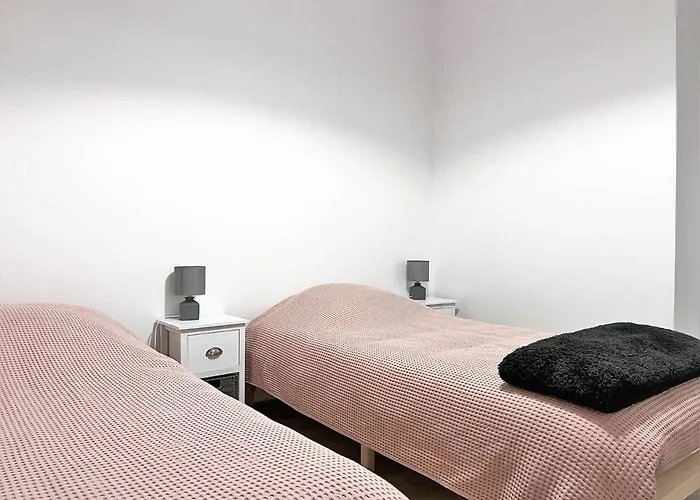 Apartmán Renove 2021 Avec Balcon Et Garage, Proche Golf, 3 Pieces, 6 Couchages, Le Lavandou. - Fr-1-251-425