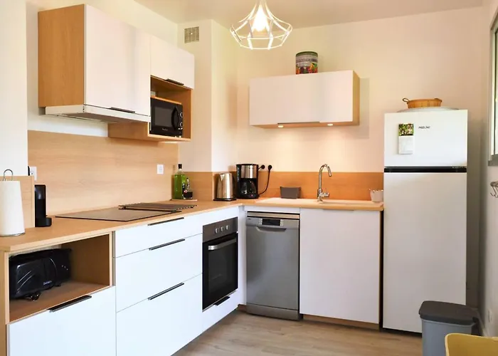 Apartment Renove 2021 Avec Balcon Et Garage, Proche Golf, 3 Pieces, 6 Couchages, Le Lavandou. - Fr-1-251-425 Le Lavandou