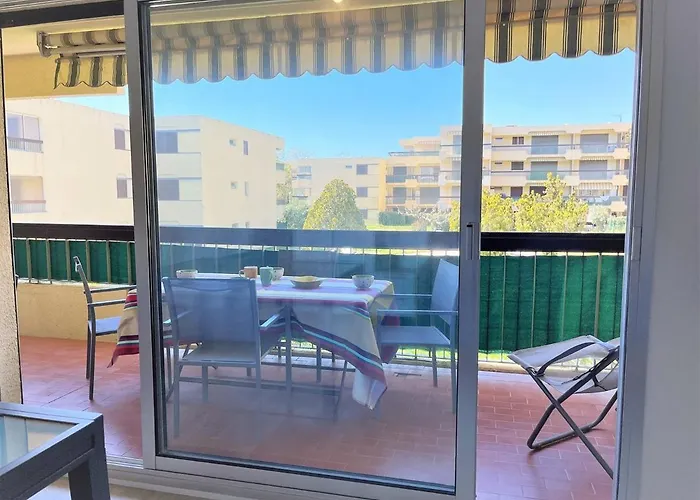 Renove 2021 Avec Balcon Et Garage, Proche Golf, 3 Pieces, 6 Couchages, Le Lavandou. - Fr-1-251-425